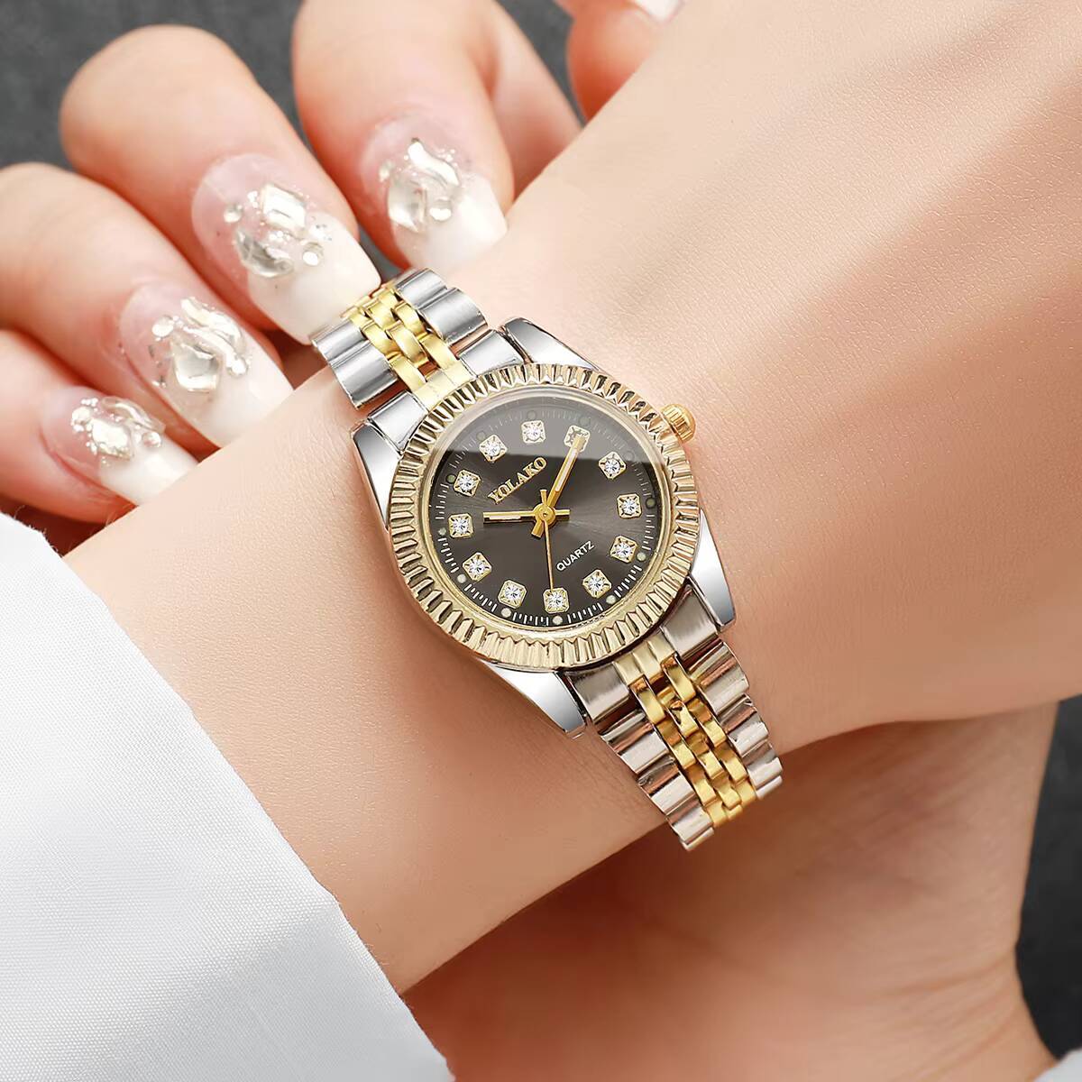 Moda Taklidi Kadın Kuvars İzle - Luxury Watch Display Case incelemesi ve fiyatı